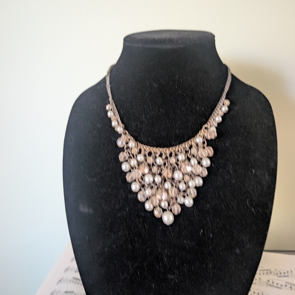 Elegant Pearl and Crystal Necklace - Picture 6 of 10
